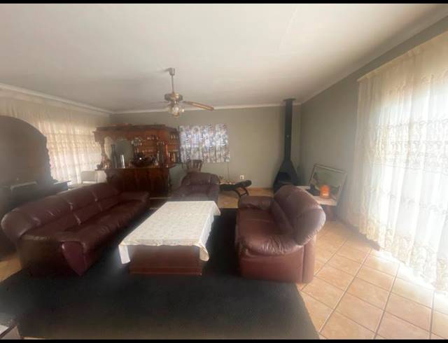 4 BEDROOM HOUSE FOR SALE IN MINERALIA